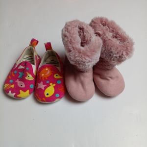 2 pairs of baby shoes